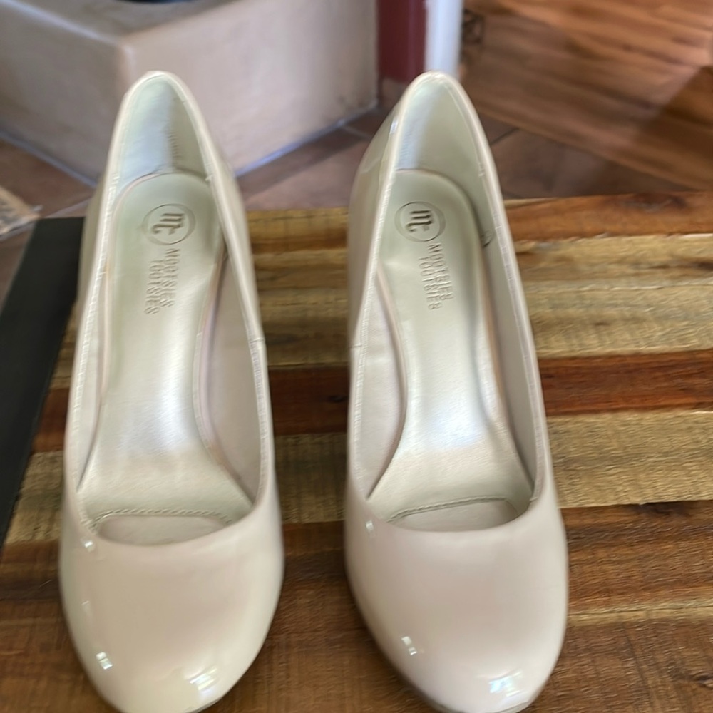 Mootsies Tootsies patent nude heals size 6